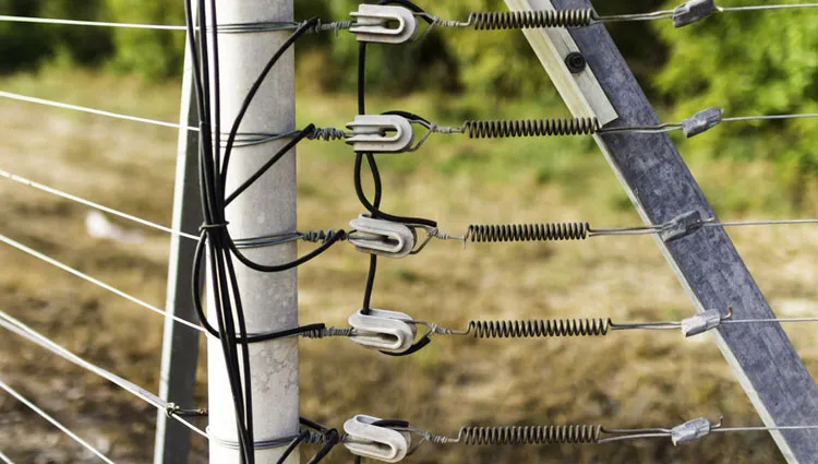 How-to-Tighten-Electric-Fence-Wire